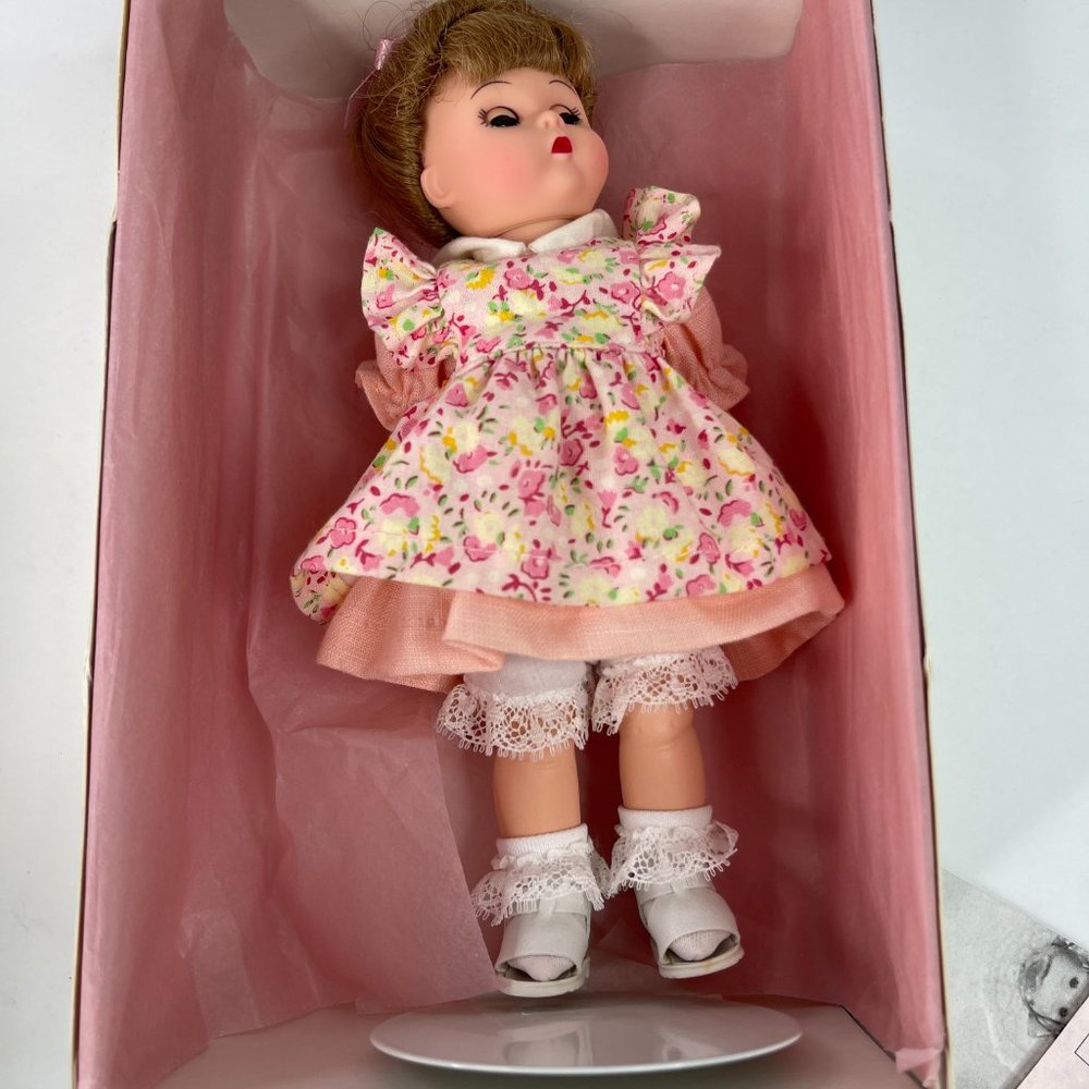 Vintage 2002 Madame Alexander Doll- Summer Days With Hang Tag & Stand - Picture 3 of 5